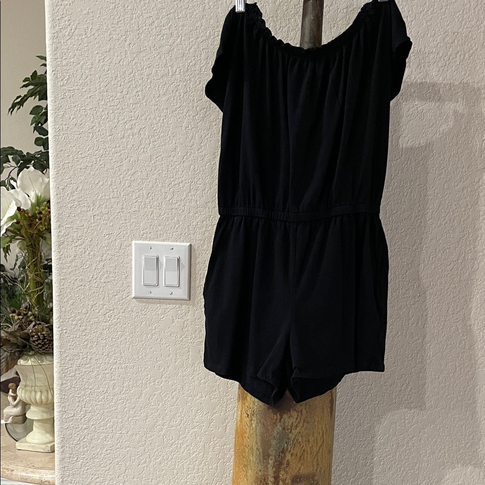 Old Navy Black Off-Shoulder Romper Jr Girls XL (14-16) Ruffle neckline like new